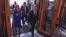 Nov jmenovaný premiér Andrej Babi (ANO) uvedl do úadu novou ministryni...