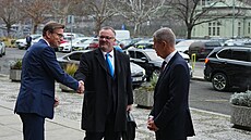 Andrej Babi� (ANO) s bývalým ministrem dopravy Martinem Kupkou (vlevo) a nov�...