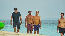 Na plá�i tráví se svými spolupracovníky spoustu �asu, nikoliv v�ak povalováním.