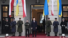 Polský prezident Karol Nawrocki a ukrajinský prezident Volodymyr Zelenskyj...