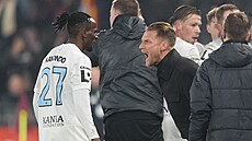 Liberecký kou� Radoslav Ková� (vpravo) na Spart�.