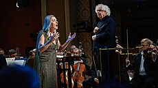 Magdalena Ko�ená, Simon Rattle a �lenové �eské filharmonie na koncert� v...