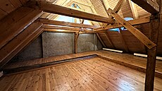 Podkroví litvínovského Radni�ního sklípku, kde vznikne nová divadelní scéna....