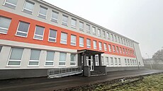 Budova St�ední �koly Educhem v Mezibo�í na Mostecku