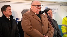 Hejtman Olomouckého kraje Ladislav Okle�t�k (ANO) vystupuje p�ed noviná�i ku...