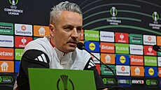 Tomá� Janotka na p�edzápasové tiskové konferenci p�ed utkání Sigmy s polským...