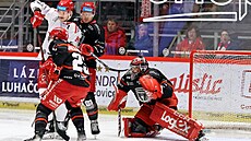 T�inecký úto�ník Andrej Nestra�il se p�etla�uje s královehradeckým Connorem...