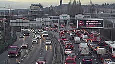 Snímek dopravy ped Zlíchovským tunelem v pl deváté ráno. (11. prosince 2025)