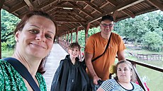 Patnáctiletá Zoika má vrozený hydrocefalus a d�tskou mozkovou obrnu. K...