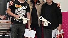 Zleva: Martin Mann � vít�z sout�e Mistrovství �eské republiky oboru Truhlá�,...