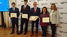 Ocen�ní absolventi Hospodá�ské komory �R za výborné výsledky ve vzd�lávání �...