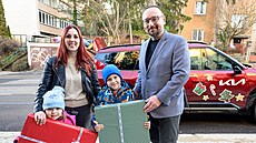 Nadace Na�e dít� a Kia Czech rozdávaly váno�ní dárky je�t� p�ed �t�drým dnem.