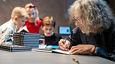 K�est knihy se uskute�nil za ú�asti n�kolika významných osobností, které...