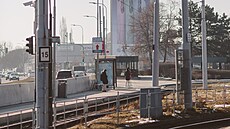 Hlavní dopravní tah z centra sm�rem na Bratislavu vede st�edem Komárova. (16....