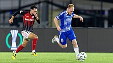 Jáchym íp ze Sigmy Olomouc proniká obranou Lincolnu Red Imps pi utkání...