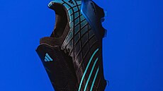 Nová reedice Adidas F50 Spider v p�vodní barevné kombinaci z roku 2004.