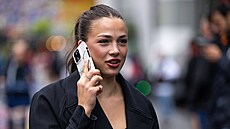 Spole�n� na závodech. Bábí�ková s Antonellim v závodním prost�edí.