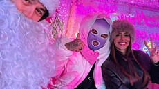 Extravagantní r��ovo-bílý kabát Louis Vuitton ne�el p�ehlédnout.