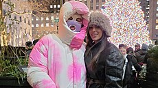 Extravagantní r��ovo-bílý kabát Louis Vuitton ne�el p�ehlédnout.