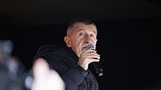 Andrej Babi� a Alena Schillerová do Brna za voli�i na váno�ní trhy (13....