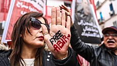 Demonstranti pochodují Tunisem pod heslem etzy musí být zlomeny. Poadují...