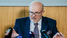 Tisková konference ministra zdravotnictví v demisi Vlastimila Válka (TOP 09) k...