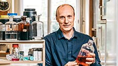 Prof. Ji�í Hrdý (44), Ph.D. z Ústavu klinické imunologie a alergologie 1. LF UK...