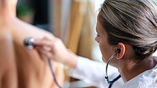 Nedostatek léka, kteí by pijímali nové pacienty, nahrazují týmové praxe. Je...