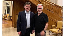 Demokraté ze Sn�movny reprezentant� USA zve�ejnili dal�í fotografie ke kauze...