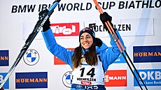 Lisa Vittozziová na pódiu po svém vít�zství ve stíhacím závod�.