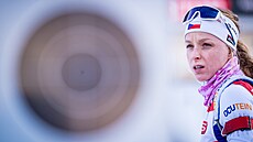 Markéta Davidová s obrovským ter�em p�i nást�elu.