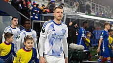 Daniel Va�ulín nastupuje k zápasu s Poznaní.
