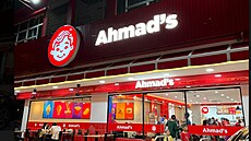 Po více ne� ro�ní existence se zna�ka Ahmad�s Fried Chicken � p�vodn� pouhý...