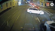 Policie pátrá po �idi�i, který ohrozil tramvaj. Zranila se seniorka.