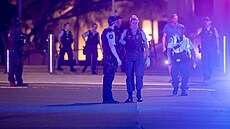 St�elba na plá�i Bondi Beach v Sydney, kde probíhala oslava �idovského svátku...