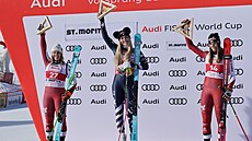 Nejlep�í t�i závodnice úvodního sjezdu sezony: Uprost�ed vít�zka Lindsey...