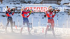 Markéta Davidová st�ílí b�hem �tafety v Hochfilzenu.