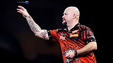 Karel Sedláek odhazuje ipku v prvním kole mistrovství svta.