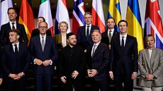 Ukrajinský prezident Volodymyr Zelenskyj, americký zmocn�nec Steve Witkoff a...