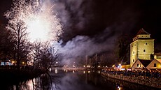 Rok 2021 p�ivítaly �eské Bud�jovice velkolepým oh�ostrojem na soutoku Vltavy a...