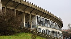 Na chátrající stadion v Brn� za Lu�ánkami dorazila delegace fotbalové Zbrojovky...