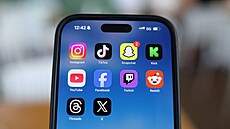 V Austrálii vstoupil v platnost zákaz sociálních médií pro d�ti mlad�í 16 let....