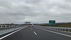 Dva roky a m�síc od slavnostního zahájení stavby úseku D35 vyjeli první �idi�i...