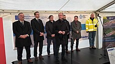 Hejtman Martin Netolický hovo�í na slavnostním otev�ení dálnice D35 u Svitav....