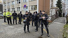 Na ubytovnu, která je problematická z pohledu magistrátu, místních obyvatel, i slo�ek IZS, záchraná�i vyjí�d�jí v�dy za asistentce policist� nebo strá�ník�.