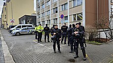 Na ubytovnu, která je problematická z pohledu magistrátu, místních obyvatel, i slo�ek IZS, záchraná�i vyjí�d�jí v�dy za asistentce policist� nebo strá�ník�.