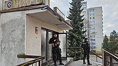 Ván zranného sedmapadesátiletého mue odvezli ve stedu 10. prosince 2025...