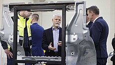 Prezident Petr Pavel p�i náv�t�v� firmy KV Final v Ralsku (11. prosince 2025)