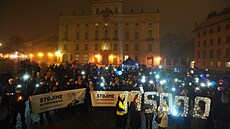 Akce Sv�tlo na Hrad, na které zástupci spolku Milion chvilek pro demokracii...