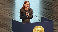 Nobelovu cenu míru za svou matku Mariu Corina Machadovou v Oslu p�evzala její...